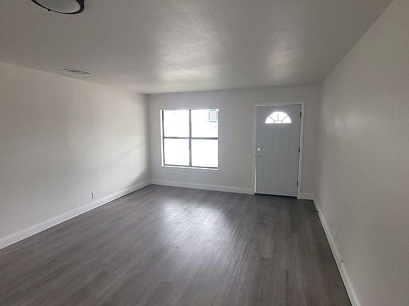4th image of 223 NASSAU DR
