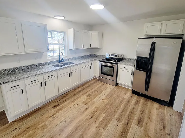 709 Maryland Ave — Photo 2