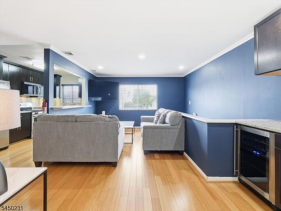 3rd image of 10 Cross St 5 #5