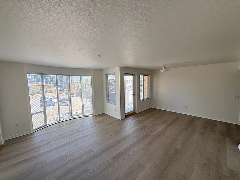 3004 6th Ave #7 — Photo 10