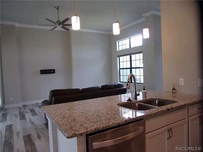 248 E Cumberland Ct — Photo 13