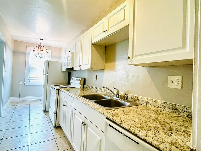 311 S Grandview Ave #5 — Photo 2