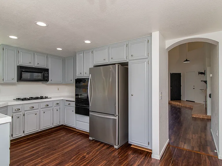 1821 Avenida Segovia — Photo 4