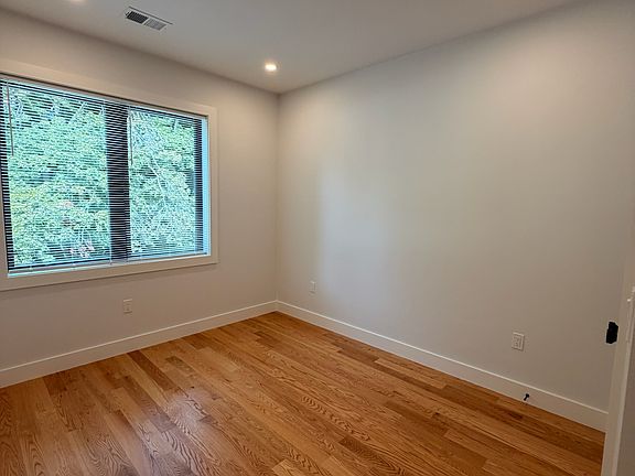 5th image of 25 Greycliff Rd #1