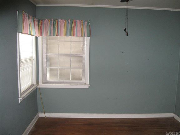 5th image of 208 W Lynn St