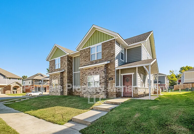 1340 Sicily Ln — Photo 2