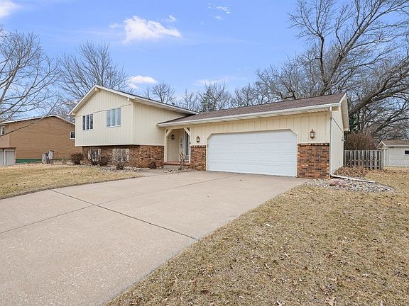 3rd image of 1141 Mark St