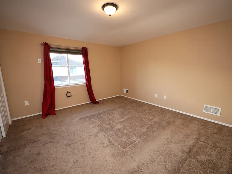 105 Crown Ave — Photo 11