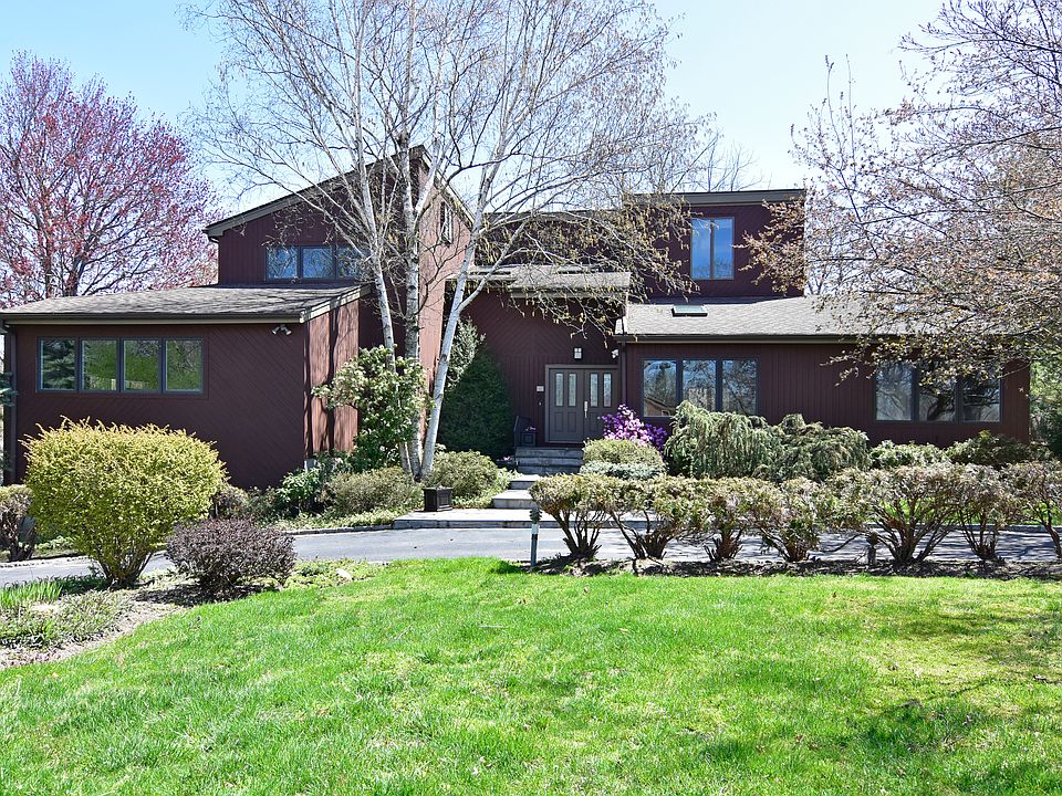 1st image of 60 Butterwood Ln W