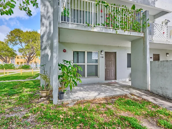 1990 NW 4th #1, Miami, FL 33136