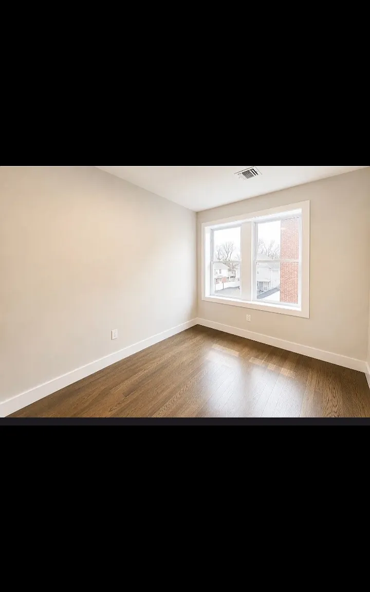 3 bed, $2,050 — Photo 4