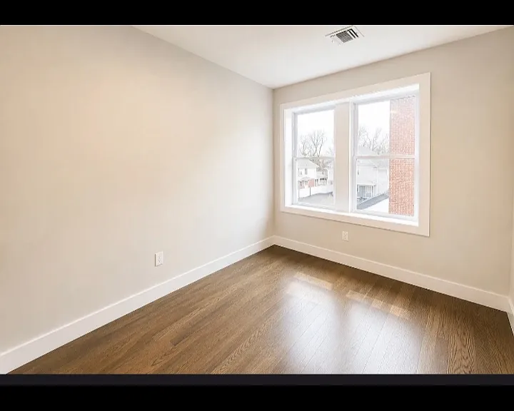 535 Hawthorne Ave #203L — Photo 4