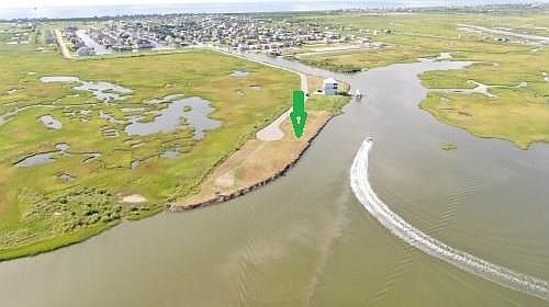 2nd image of 1321 Lagoon Dr