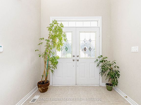 4th image of 128 Valleywood Blvd