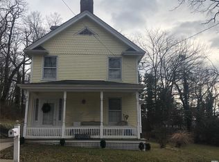 8 Landing Meadow Rd, Smithtown, NY 11787