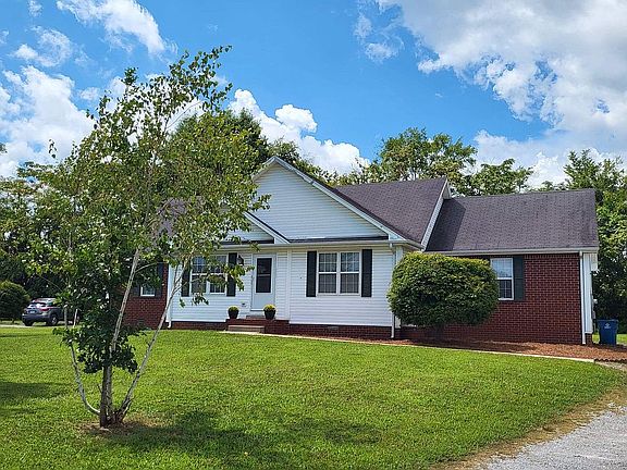 2nd image of 120 Dalton Cir