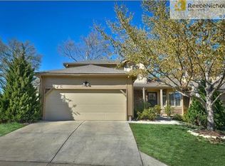 10912 W 96th Ter, Overland Park, KS 66214