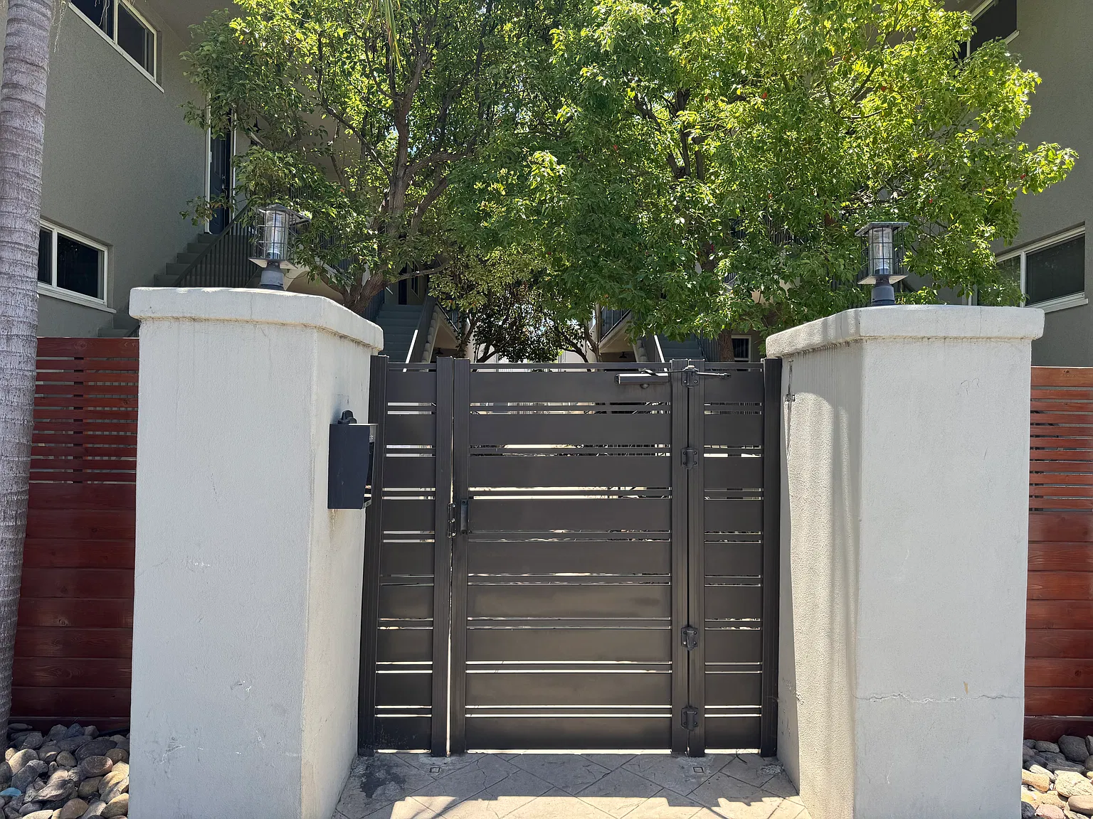 2 bed, 832 sqft, $2,500 — Photo 2
