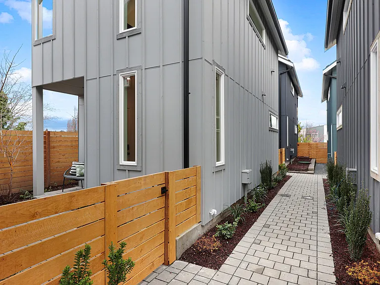 2006 19th Ave S #A — Photo 21