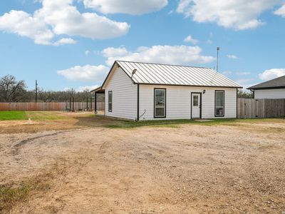 325 Las Palomas, Lytle, TX, 78052