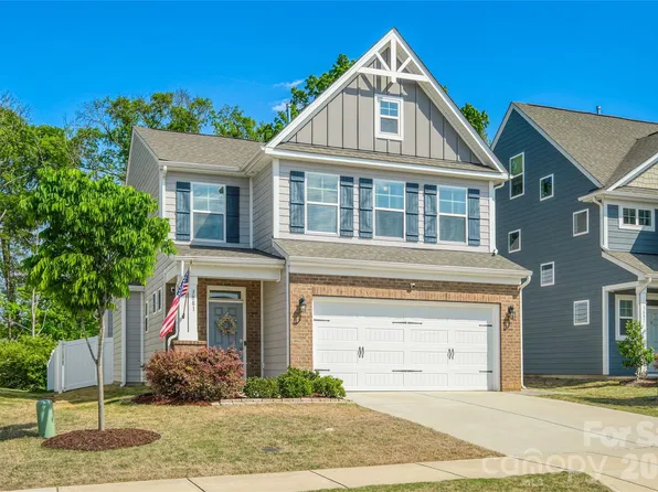 3881 Center Place Dr, Harrisburg, NC 28075