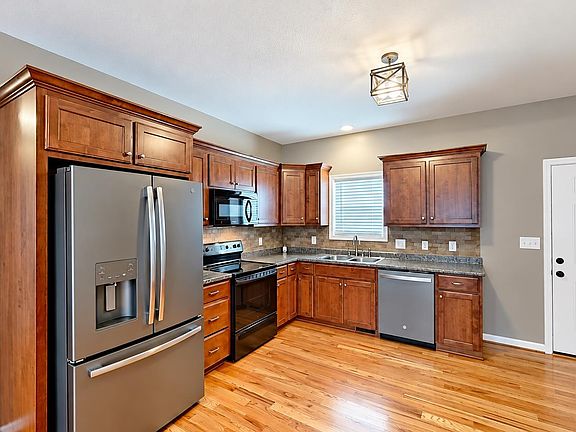 4th image of 389 Morgan Rd