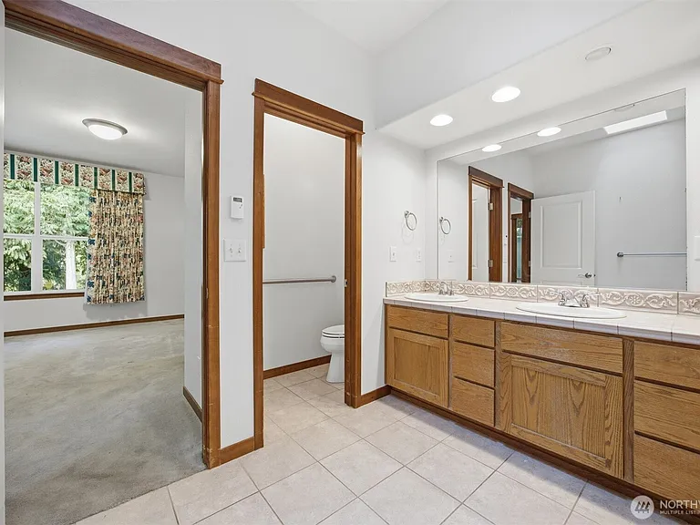 237 Creekview Crst — Photo 17