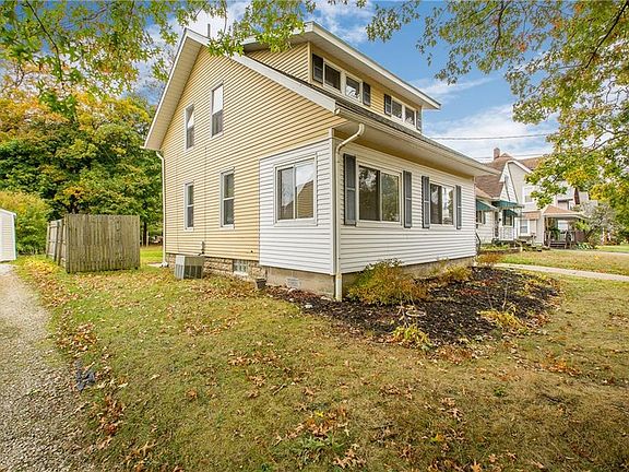 2nd image of 2585 6th St