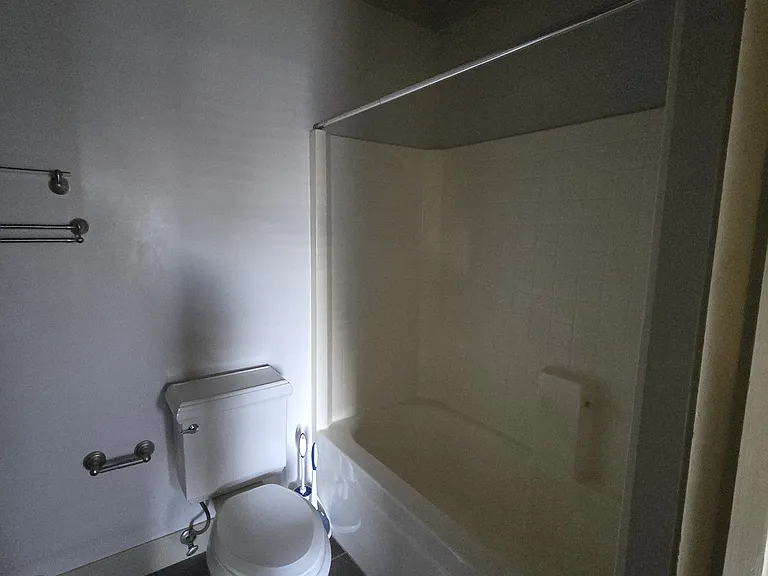 631 S Peoria Ave #6 — Photo 5