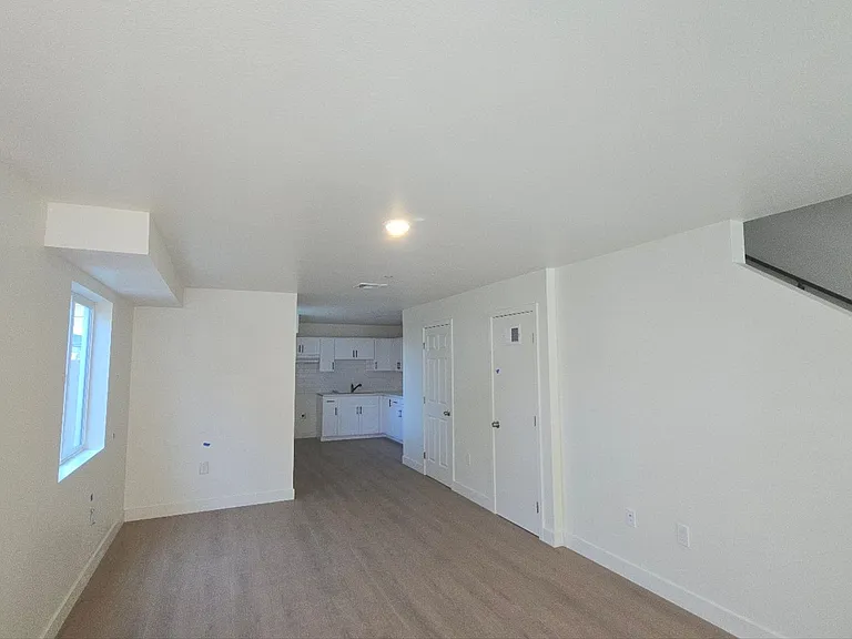 33(835E) — Photo 21