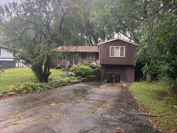 412 Meadow Ln, Lake Zurich, IL 60047