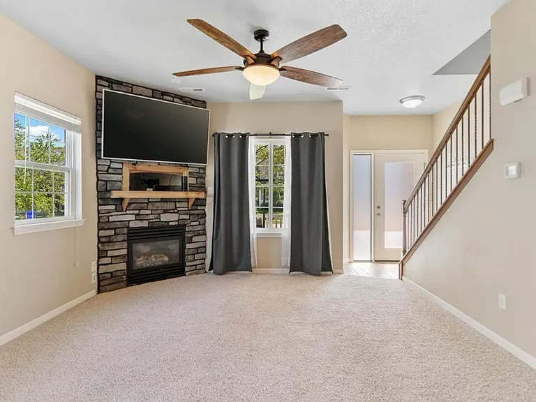 1593 Burr Dr — Photo 4