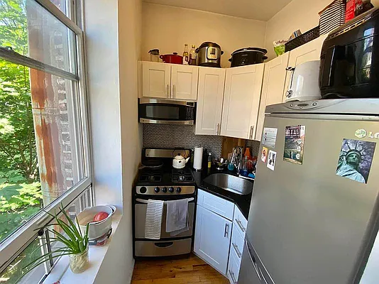 Rented by J PRESTON AND ASSOCIATES INC | media 10