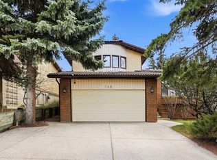 149 SW Edgehill Dr NW, Calgary, AB T3A 2W5