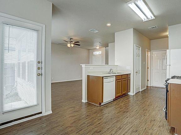 3rd image of 2824 Southampton Way