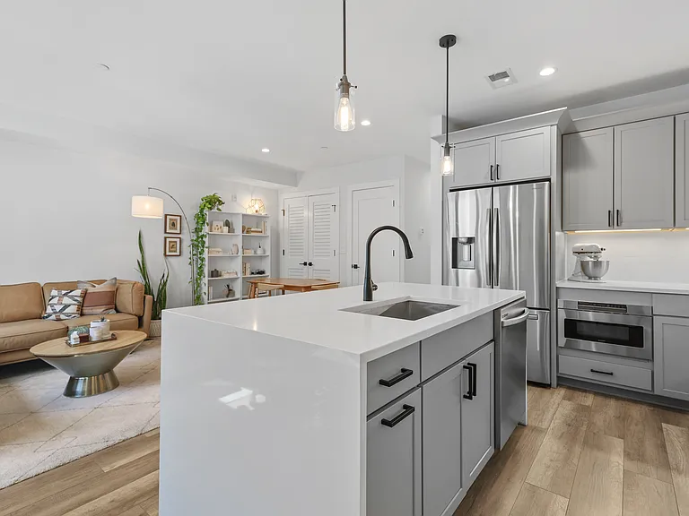 2612 University Pl NW #6 — Photo 15