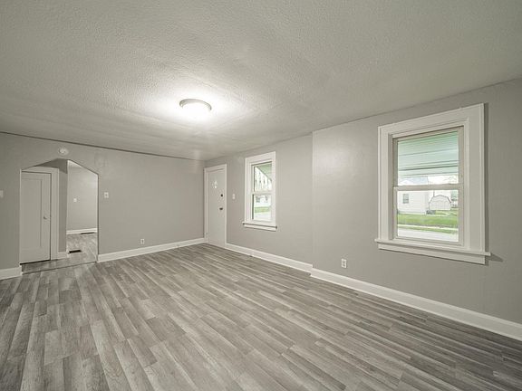 4th image of 2422 Spring St