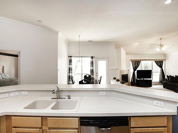 4th image of 512 Stonewall Ct