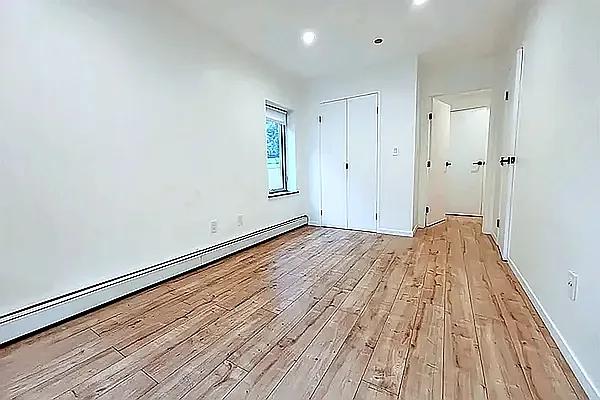 Bedroom, photo 1