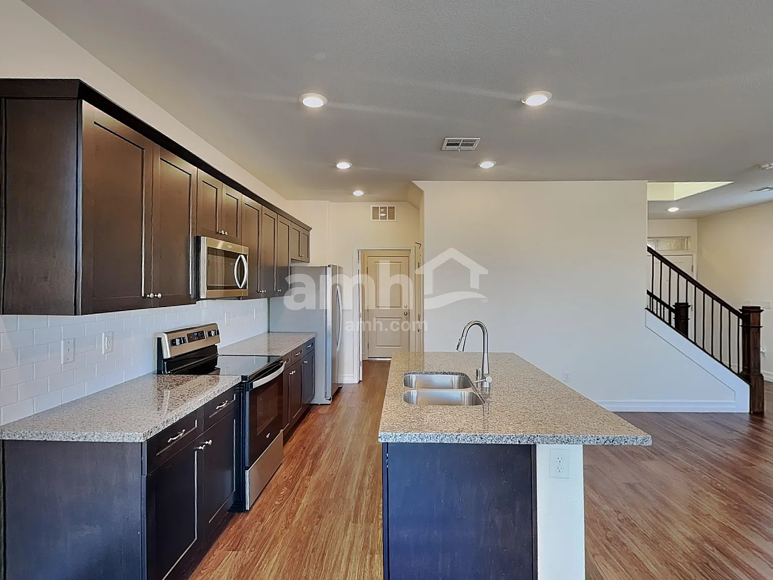 3 bed, 2.5 bath, 1806 sqft, $2,450 — Photo 4