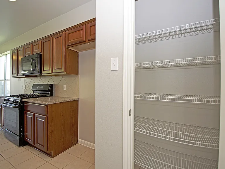 6800 Cromarty Ln — Photo 17