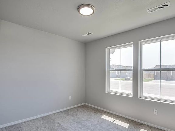 2nd image of 1020 SW Sparrow Pl