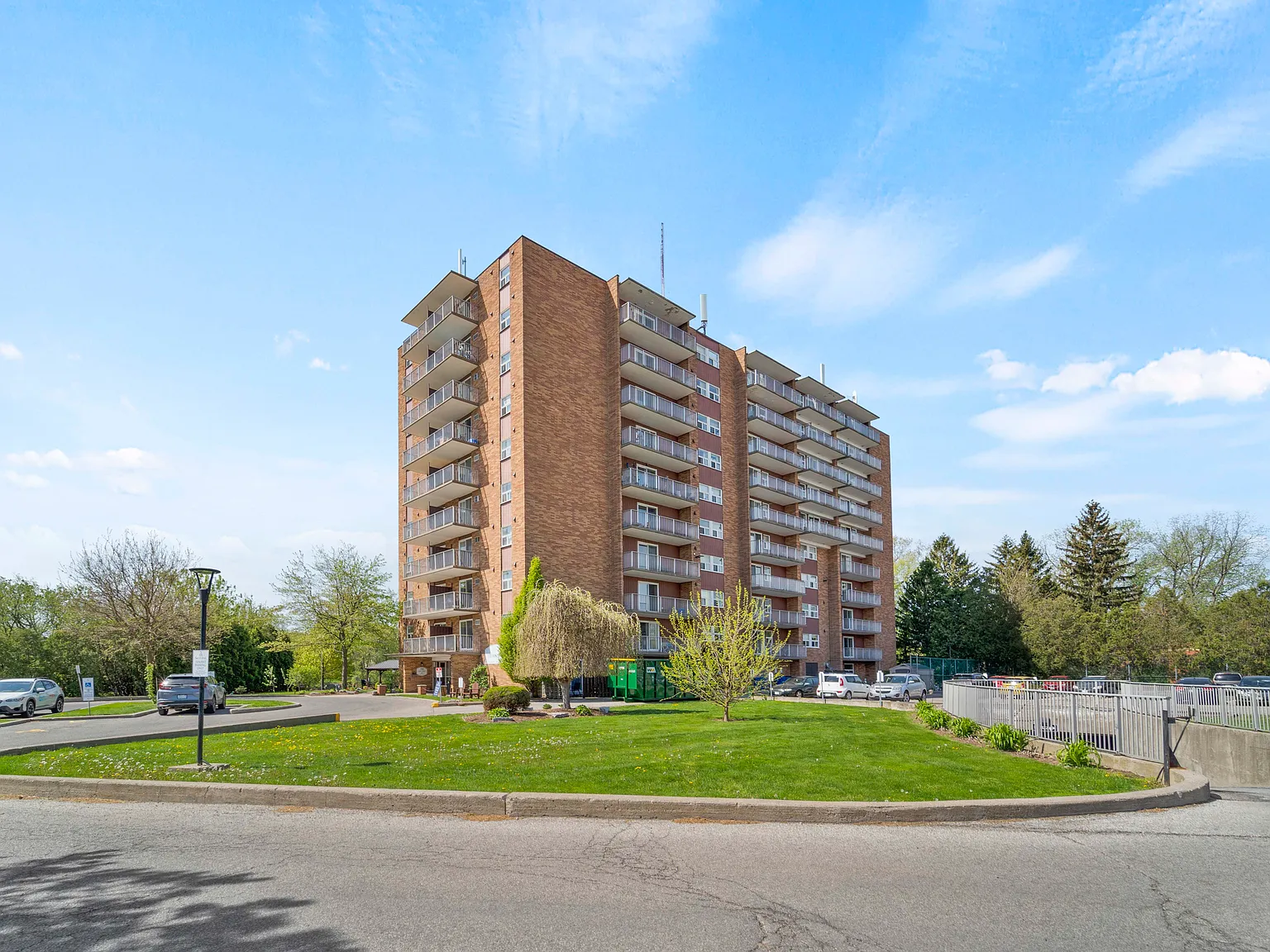 Thames Park Tower Apartments — Photo 2