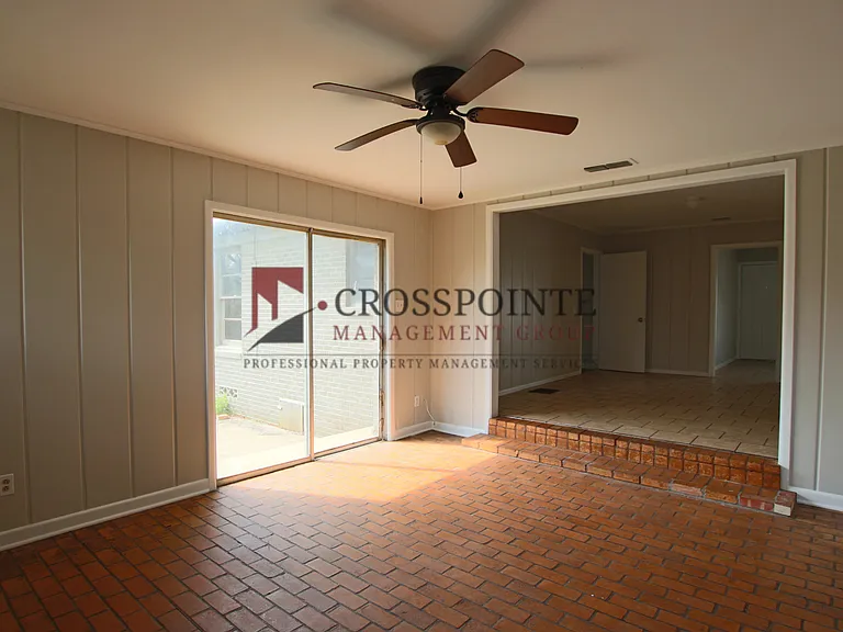 1712 Redbud Ave — Photo 6