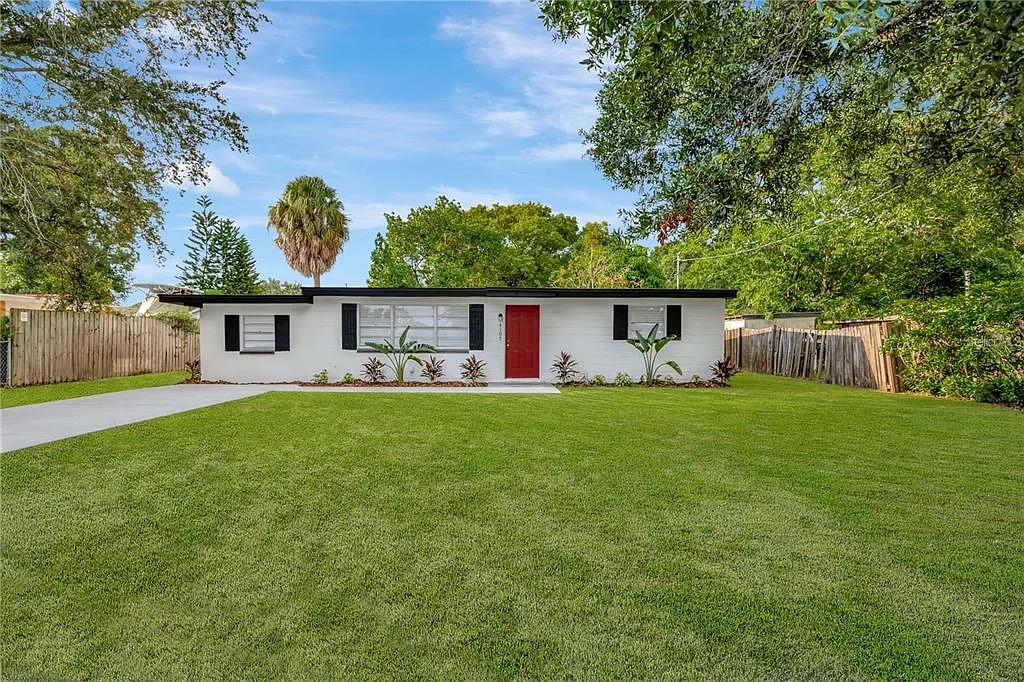 3 bed, 1.0 bath, 1048 sqft, $2,495 — Photo 1