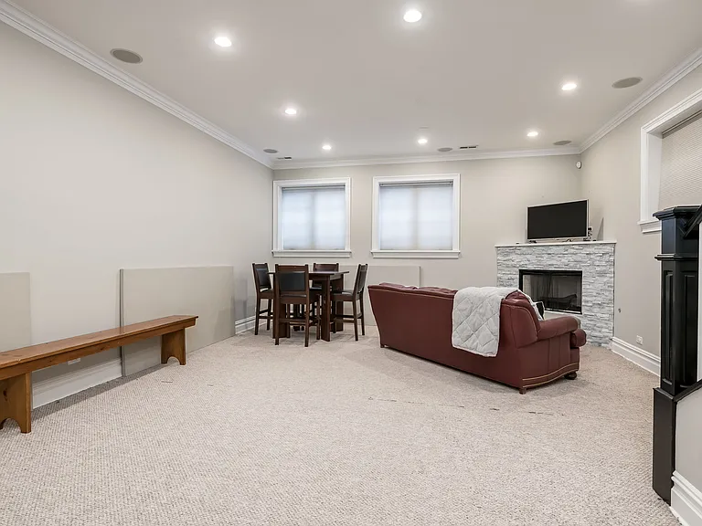 1633 N Wolcott Ave — Photo 15