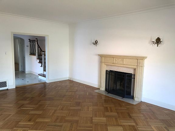 5th image of 15 Rossmoor Dr