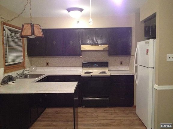 5th image of 85 Vreeland Ave #2