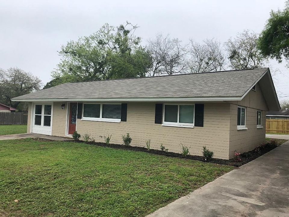 2nd image of 1205 E Fannin St