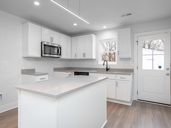 2nd image of 1020 E Rich St